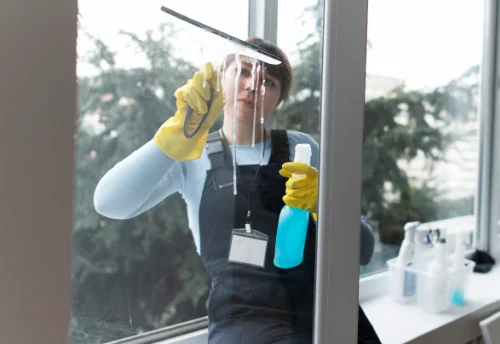 Nettoyage de vitres intérieures et extérieures à l'Île-d'Yeu